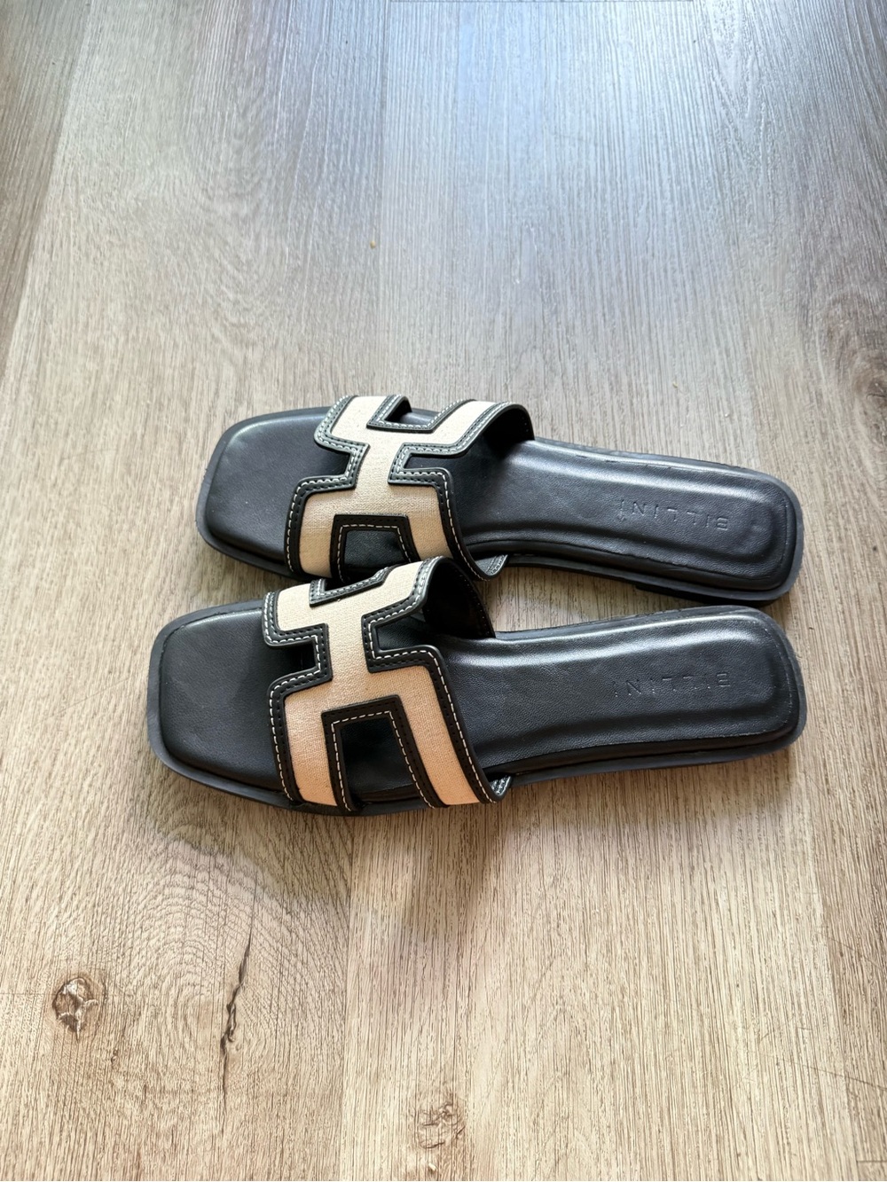 billini gordy black & cream H style padded sandals slide shoes size 8 NEW